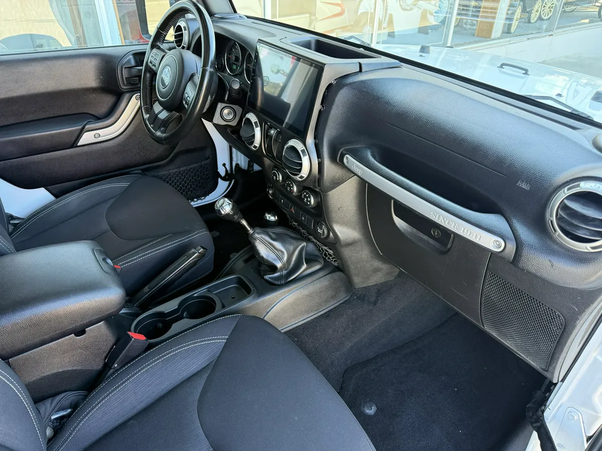 2016 Jeep Wrangler thumbnail 7