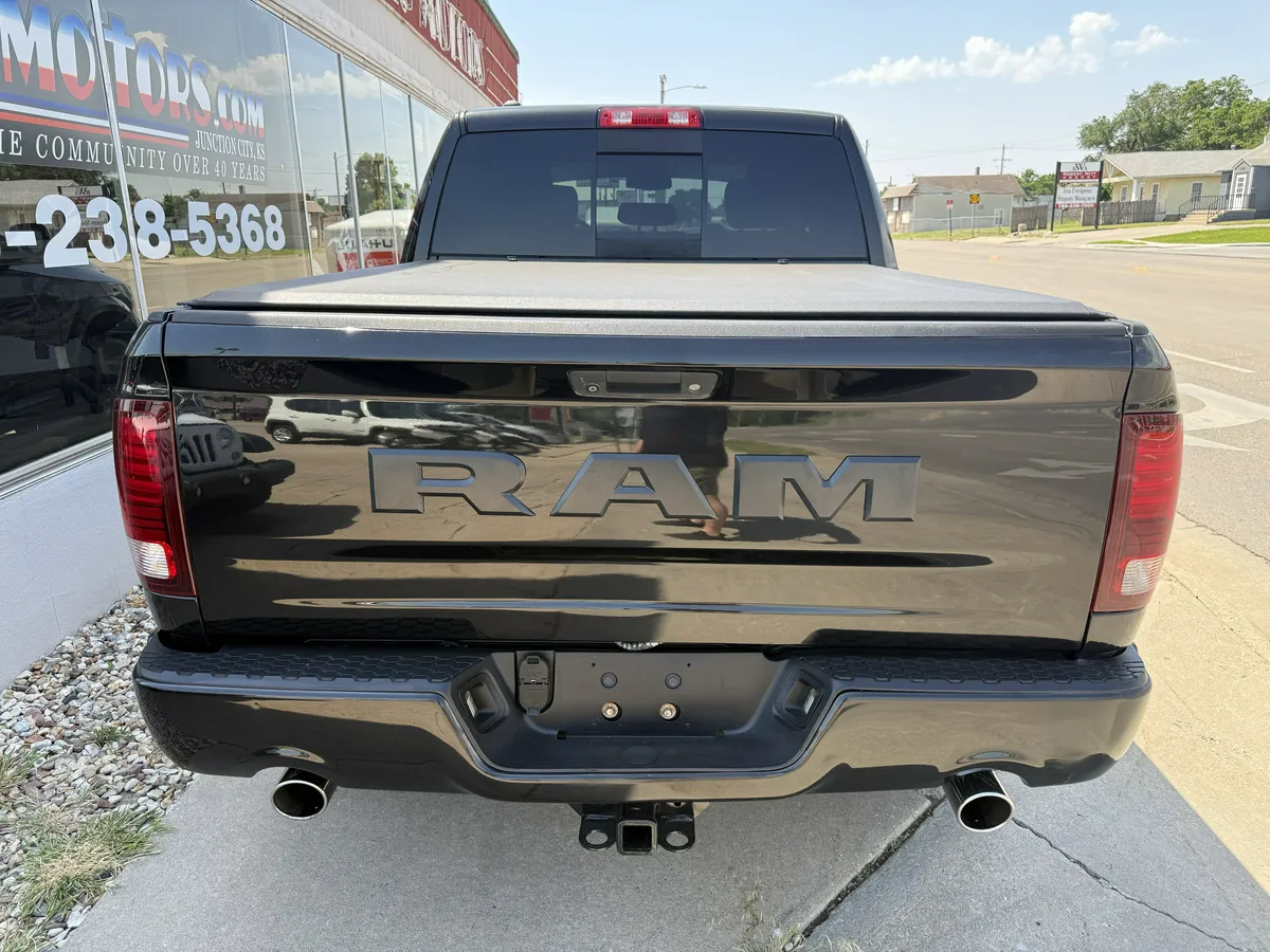 2017 Ram 1500 thumbnail 8