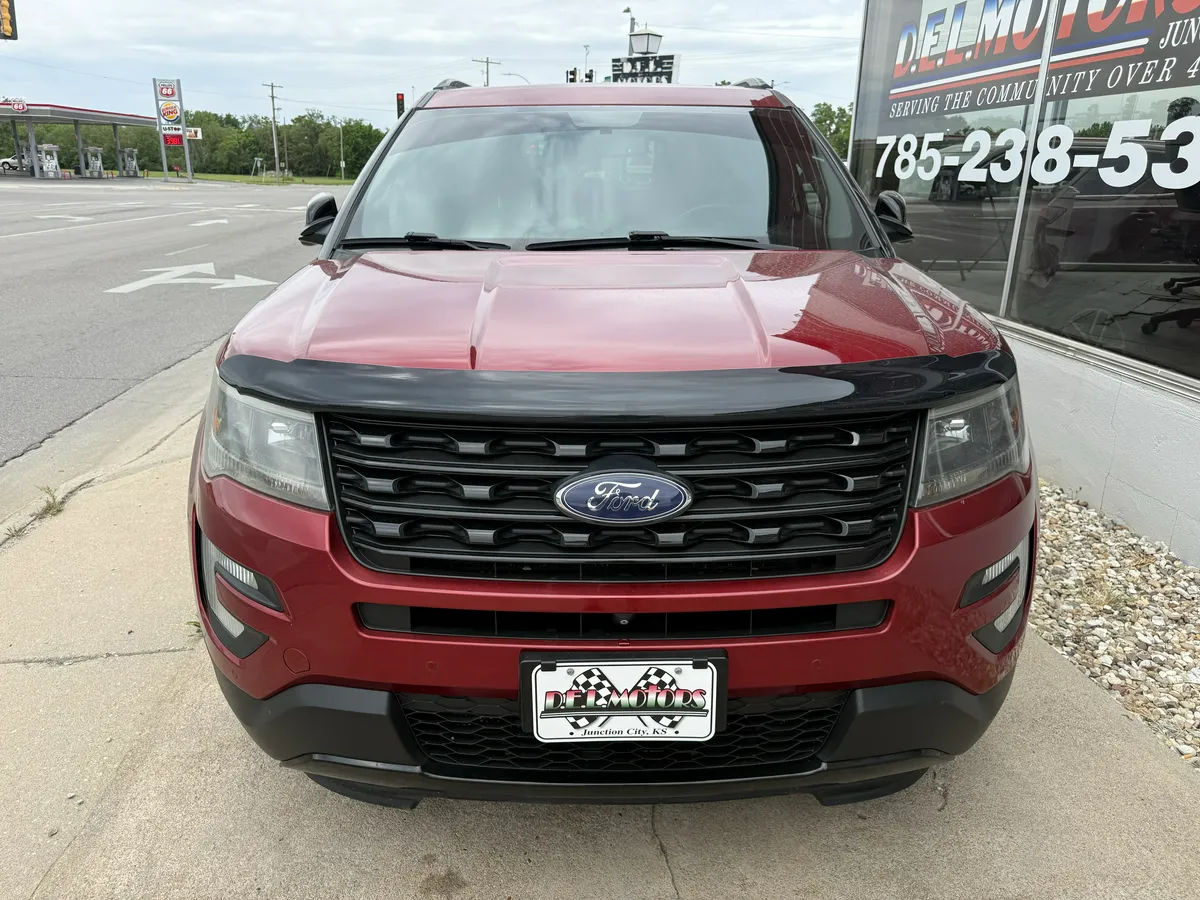 2017 Ford Explorer thumbnail 3