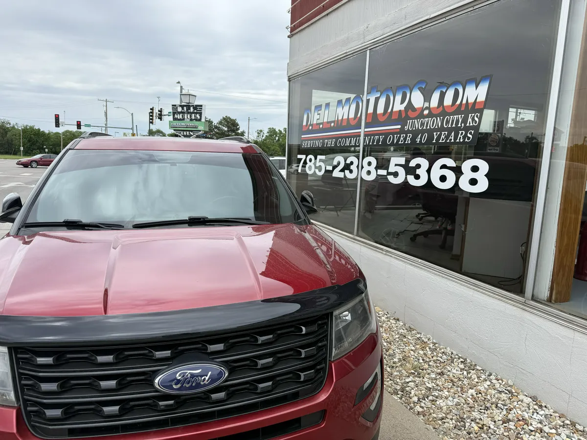2017 Ford Explorer thumbnail 4
