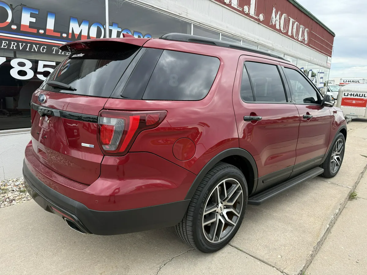 2017 Ford Explorer thumbnail 5