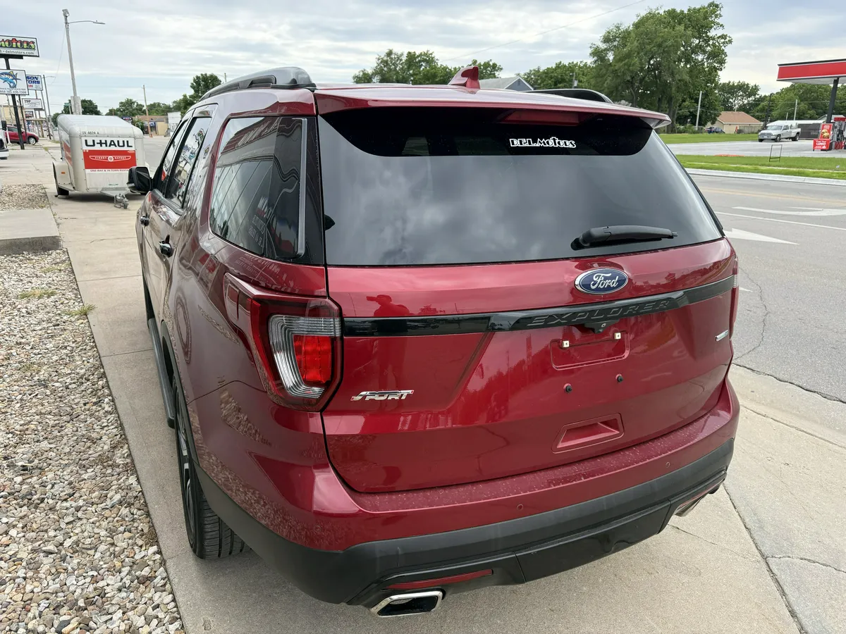 2017 Ford Explorer thumbnail 6