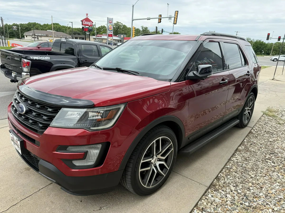 2017 Ford Explorer thumbnail 8