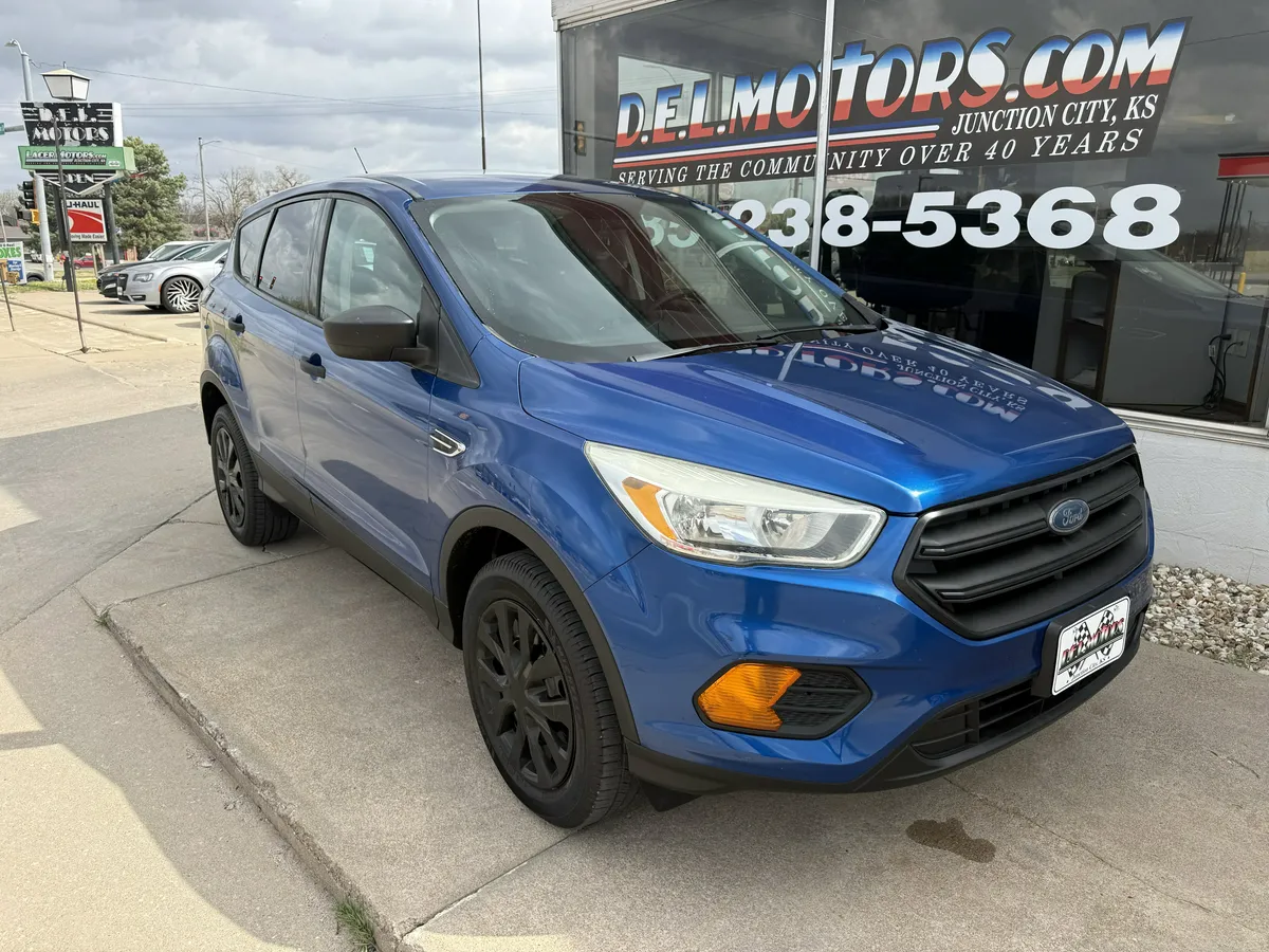 2017 Ford Escape thumbnail 2