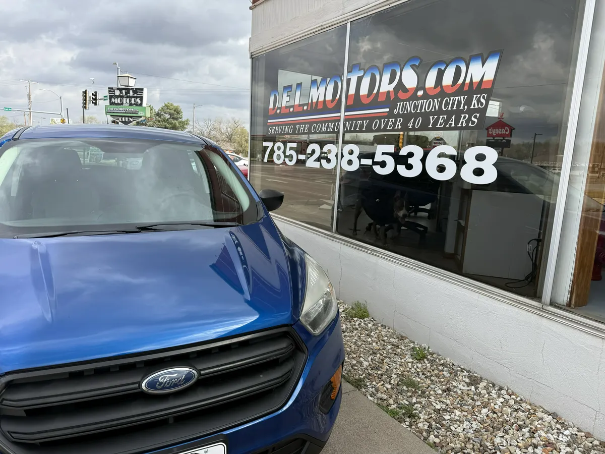 2017 Ford Escape thumbnail 4