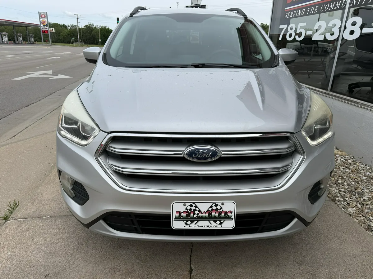 2017 Ford Escape thumbnail 3