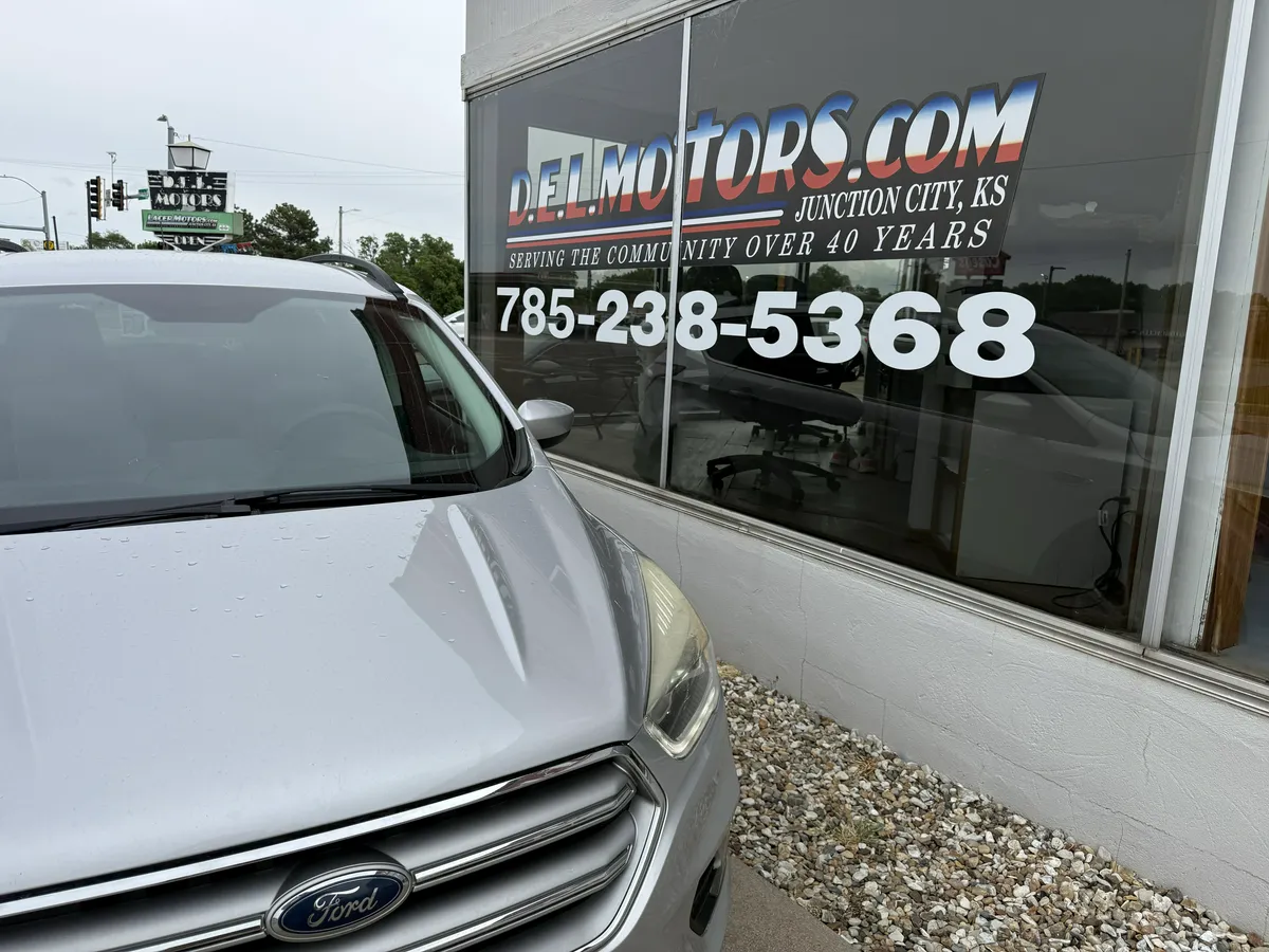 2017 Ford Escape thumbnail 4