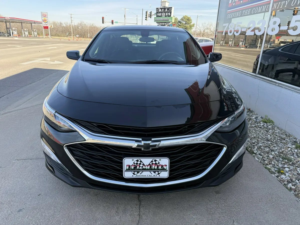 2021 Chevrolet Malibu thumbnail 3
