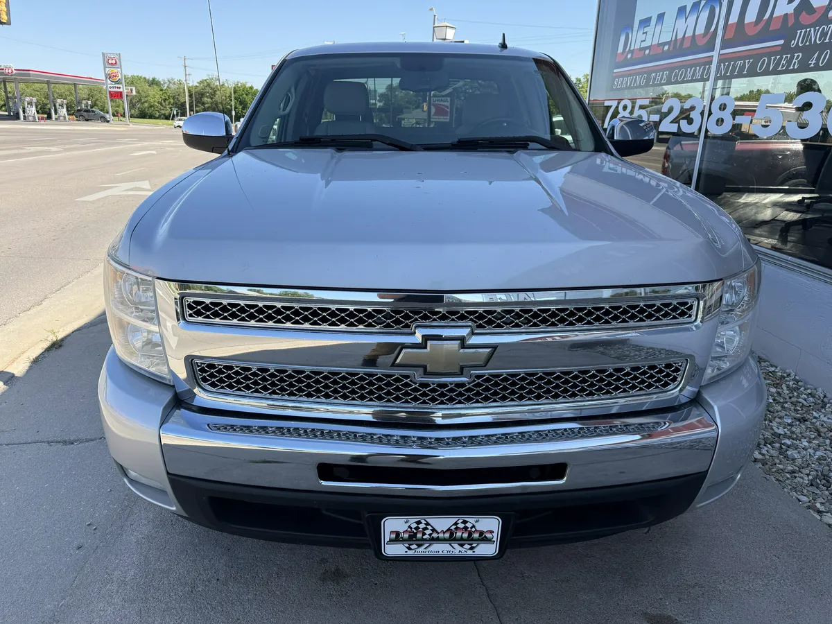 2011 Chevrolet Silverado 1500 thumbnail 3