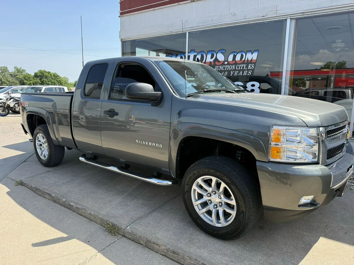 2011 Chevrolet Silverado 1500 - Photo 1