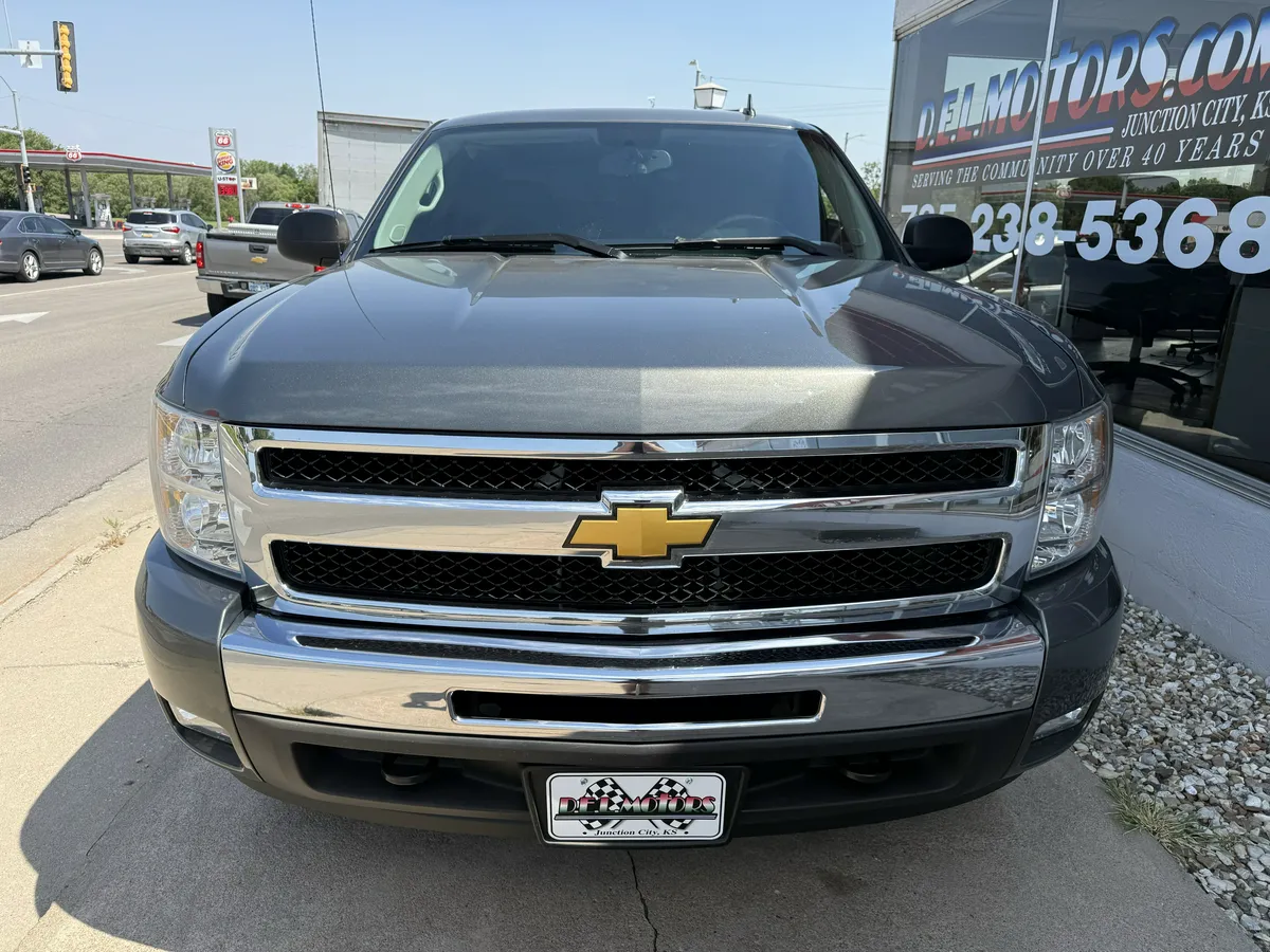 2011 Chevrolet Silverado 1500 thumbnail 3