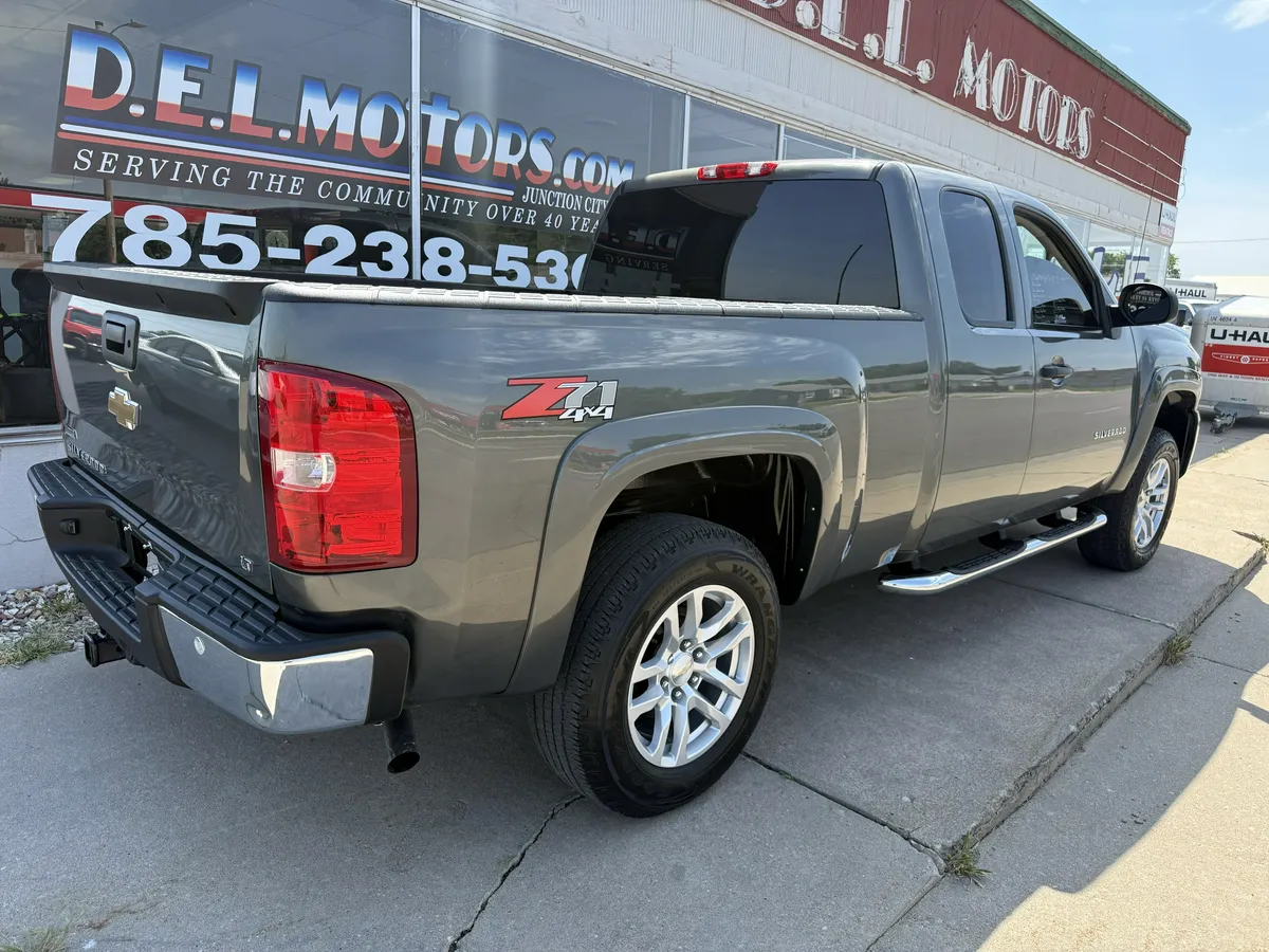 2011 Chevrolet Silverado 1500 thumbnail 4