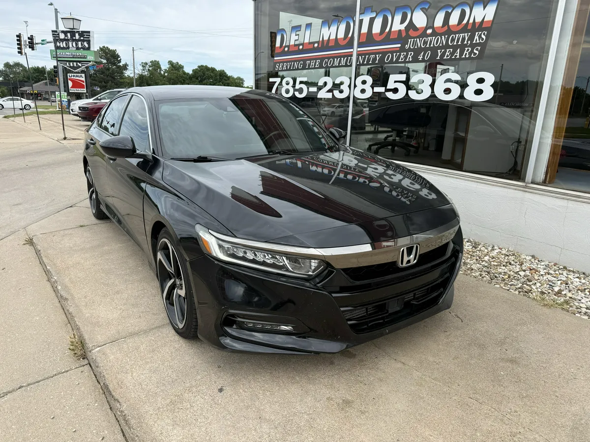 2018 Honda Accord Sedan thumbnail 2