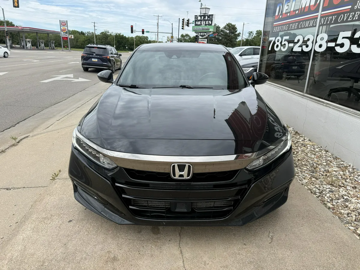 2018 Honda Accord Sedan thumbnail 3
