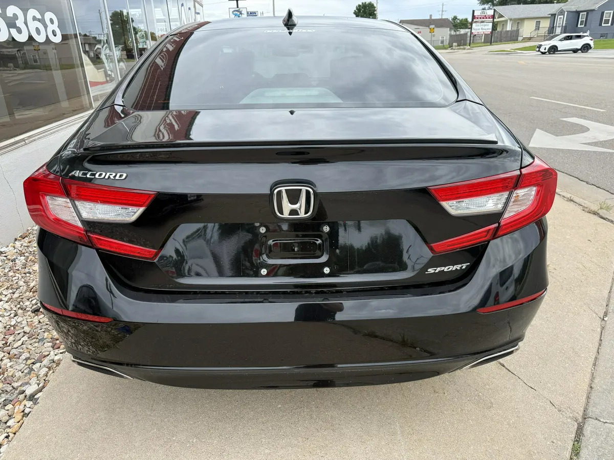 2018 Honda Accord Sedan thumbnail 7