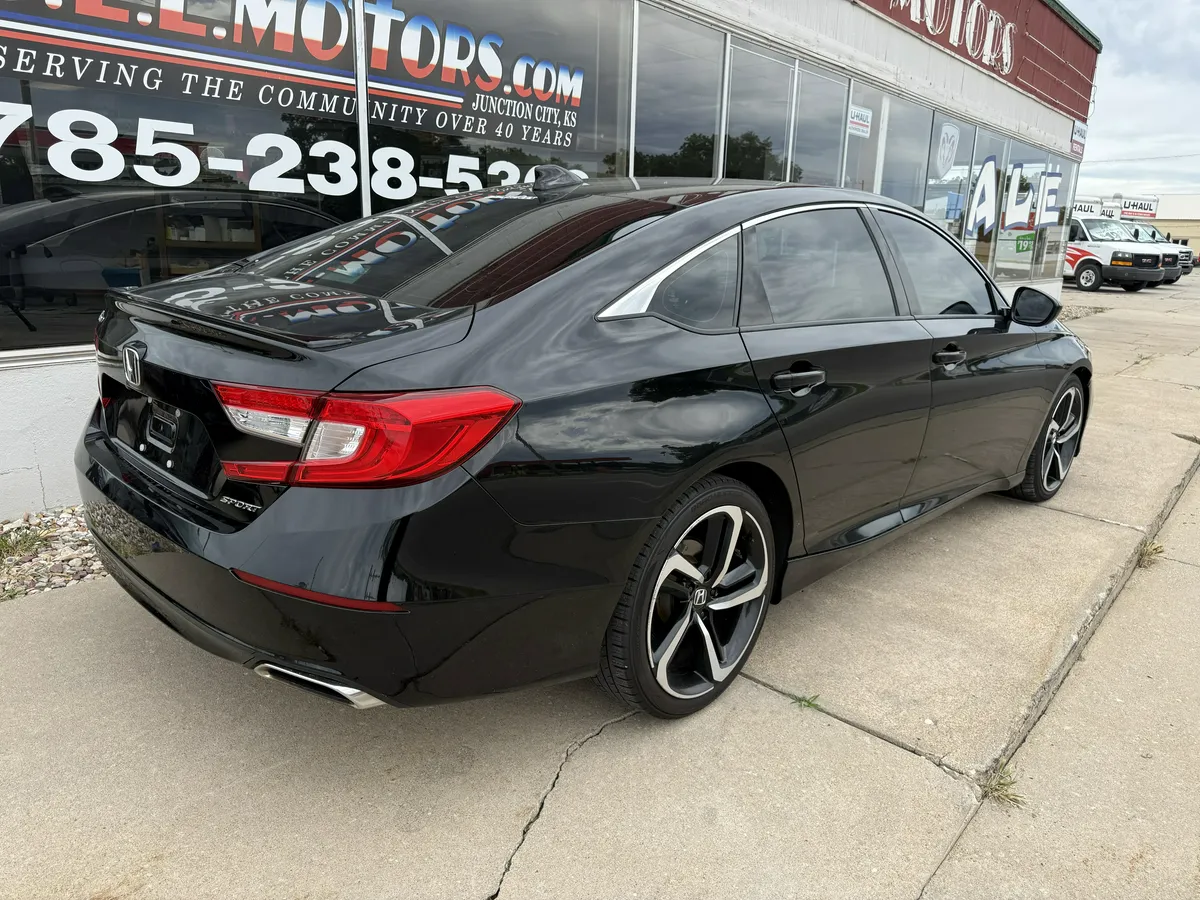 2018 Honda Accord Sedan thumbnail 8