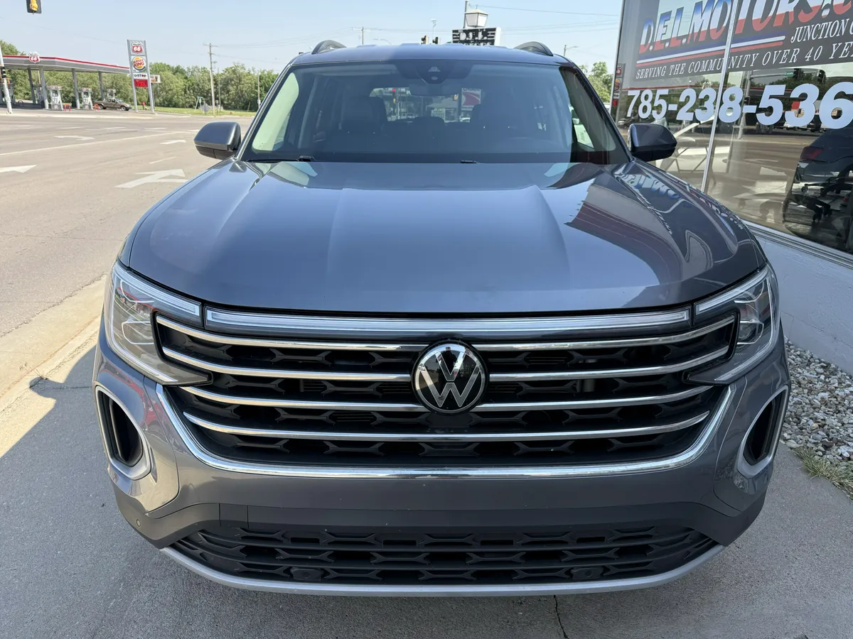 2024 Volkswagen Atlas thumbnail 3