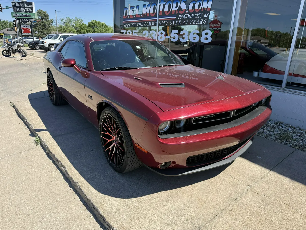 2017 Dodge Challenger thumbnail 3