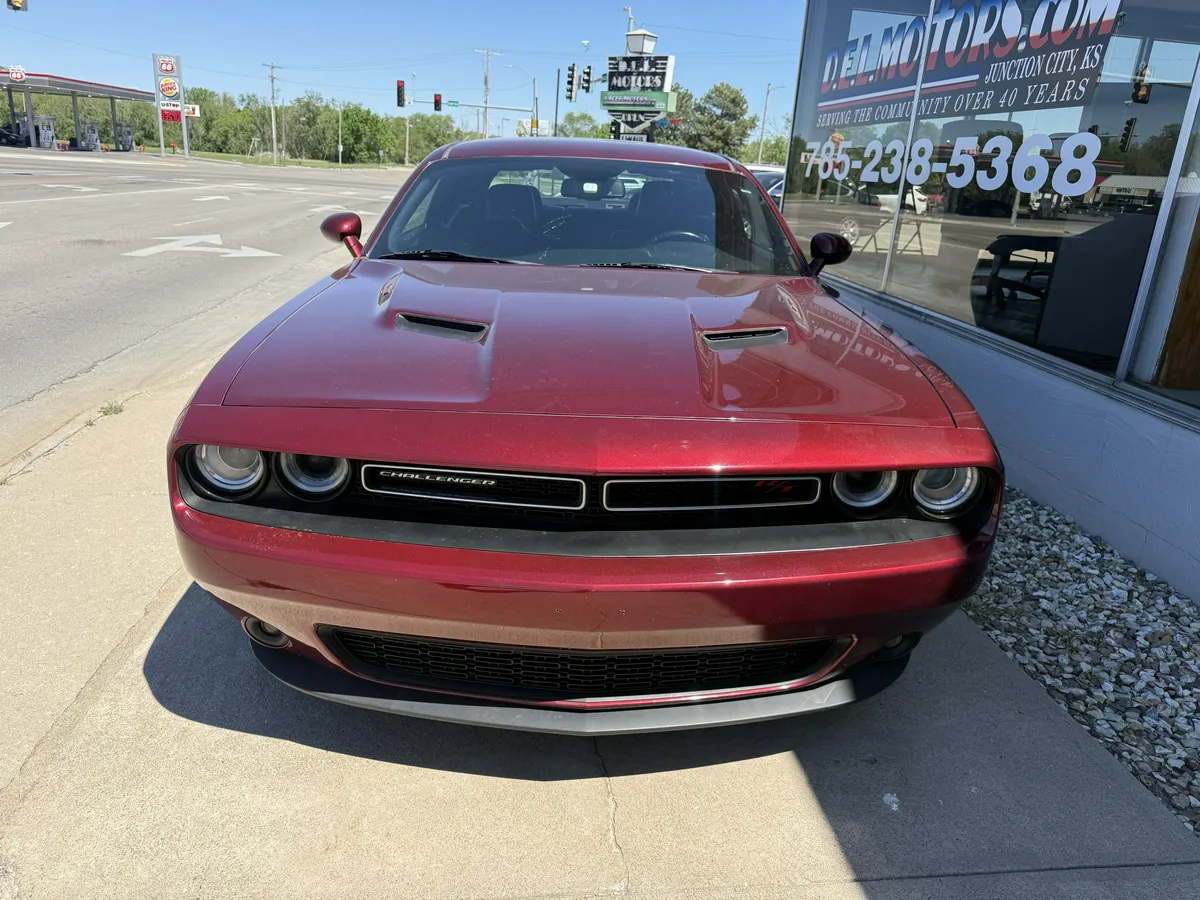 2017 Dodge Challenger thumbnail 4