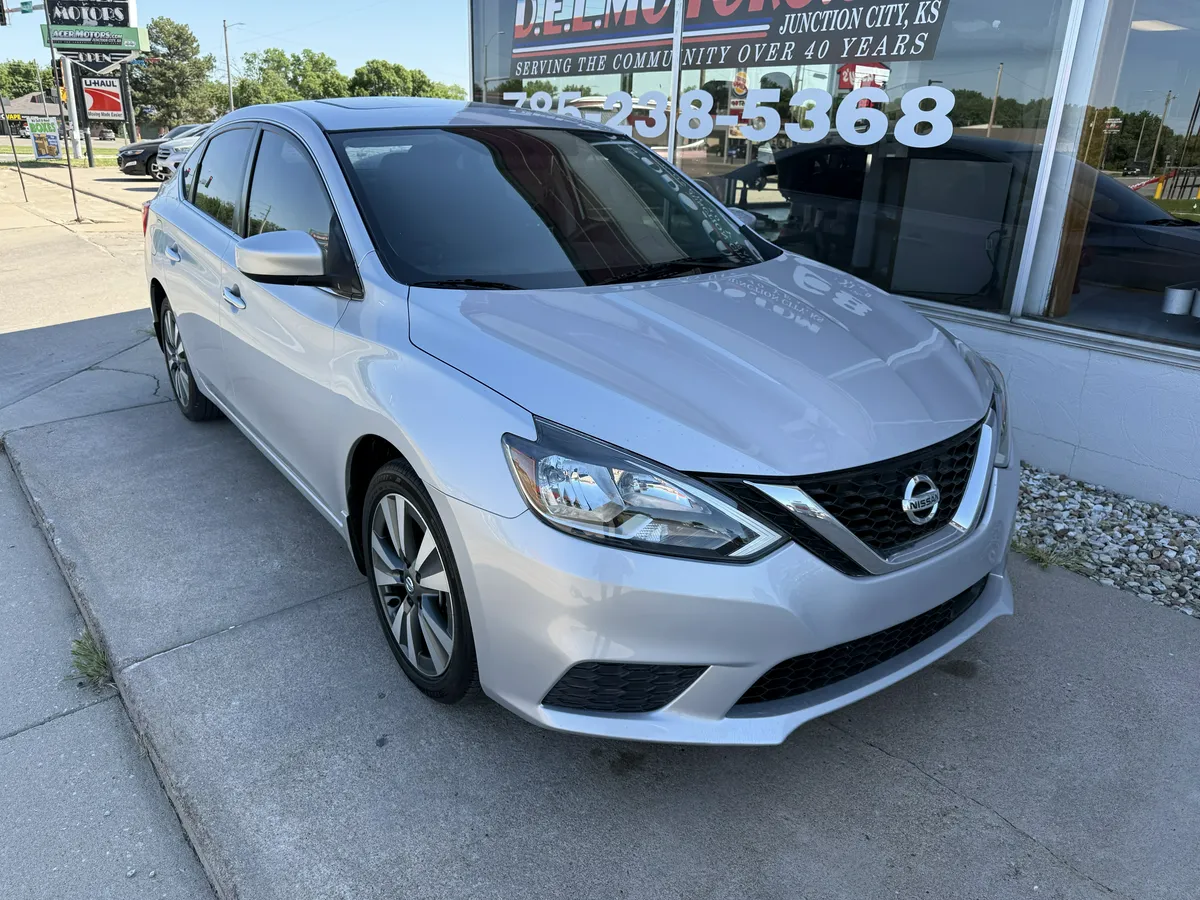 2019 Nissan Sentra thumbnail 2