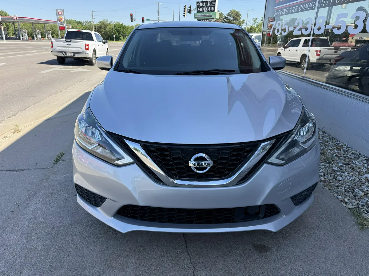 2019 Nissan Sentra thumbnail 3