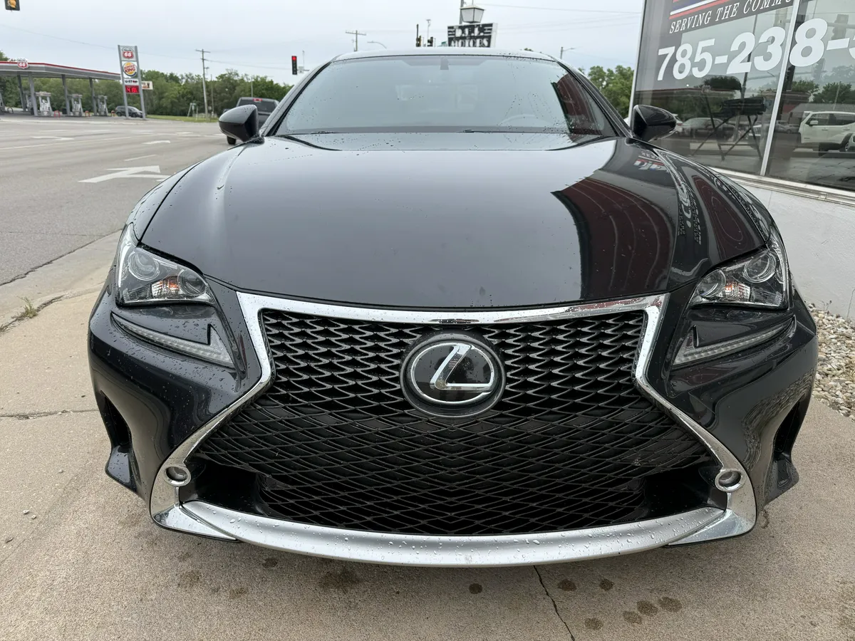 2017 Lexus RC thumbnail 4