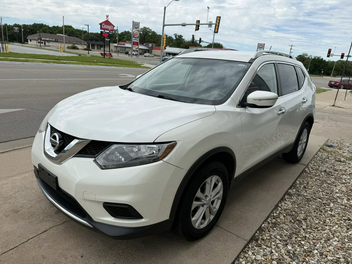 2015 Nissan Rogue thumbnail 5