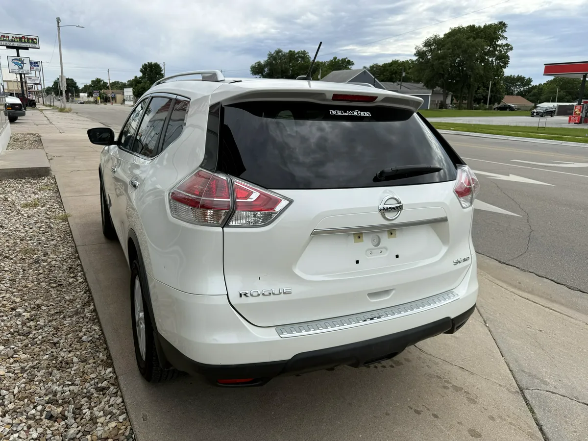 2015 Nissan Rogue thumbnail 6