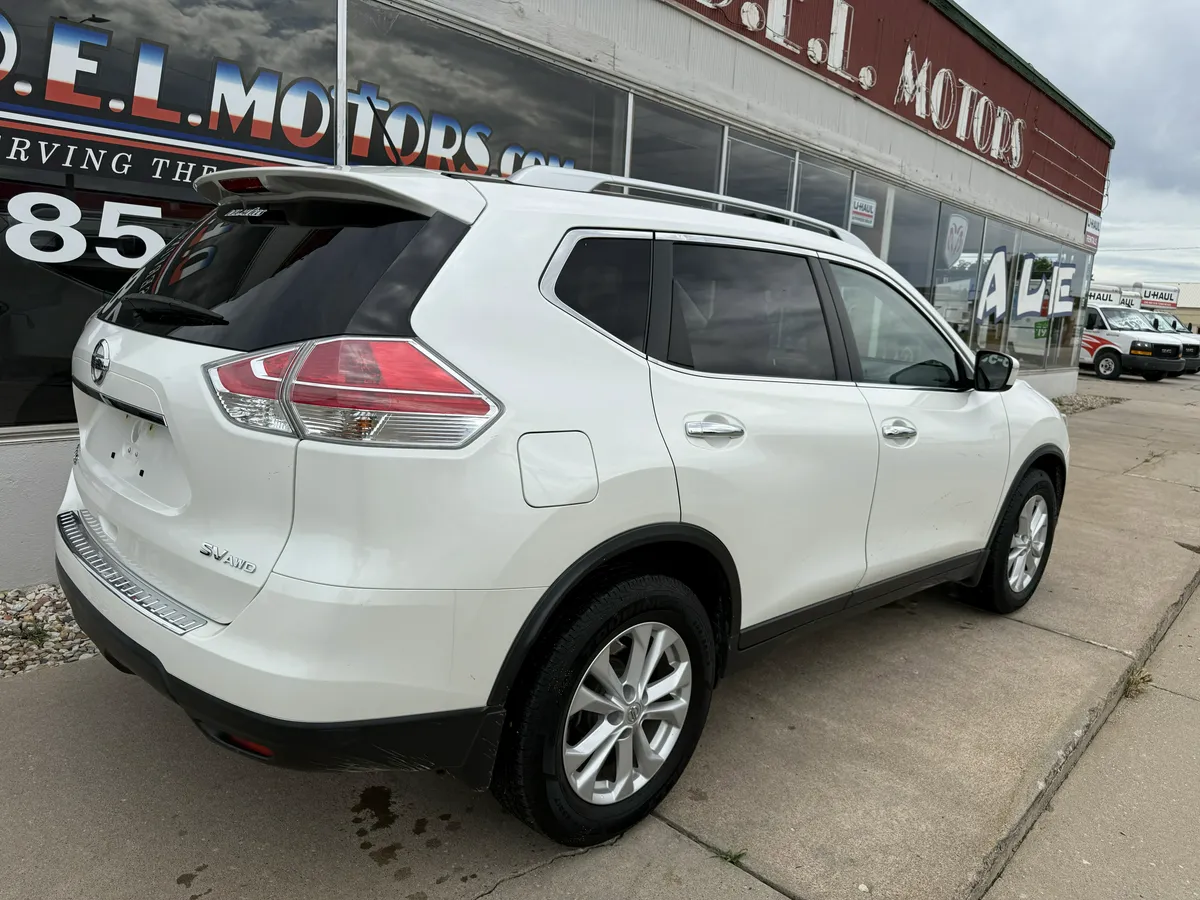 2015 Nissan Rogue thumbnail 8